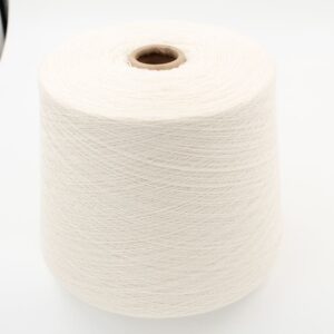 2/28 70% merino extrafine 30% cashmere colore bianco rocca 540 gr