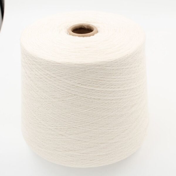 2/28 70% merino extrafine 30% cashmere colore bianco rocca 540 gr