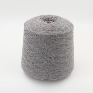 Filato da macchina 2/30 70% merino extrafine 30% cashmere colore grigio chiaro rocca 520 gr