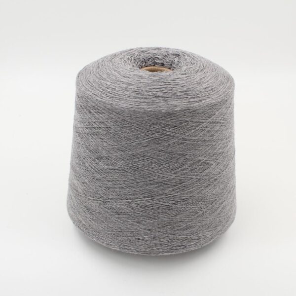 Filato da macchina 2/30 70% merino extrafine 30% cashmere colore grigio chiaro rocca 520 gr
