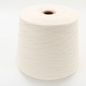 2/28 70% merino extrafine 30% cashmere color white cone 520 gr