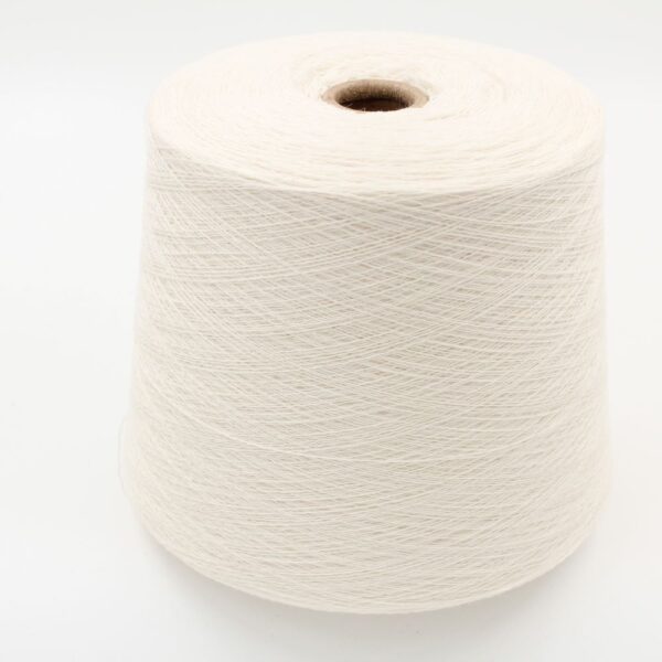 2/28 70% merino extrafine 30% cashmere color white cone 520 gr