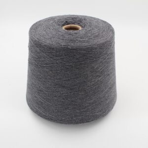 Filato da macchina 2/30 70% merino extrafine 30% cashmere colore grigio medio rocca 520 gr