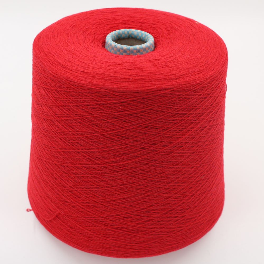 Yarn 2/28 100% Cashmere color red cones 460 gr