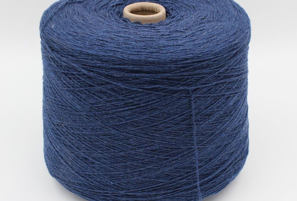 Come lavorare a mano con i ferri il cashmere riciclato Nm 2/13