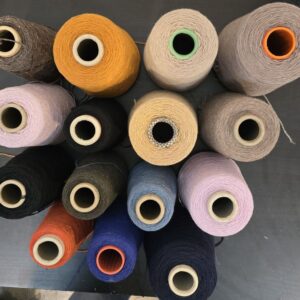 Confezione 3 kg filato cashmere riciclato e non per lavoro a mano, vari spessori