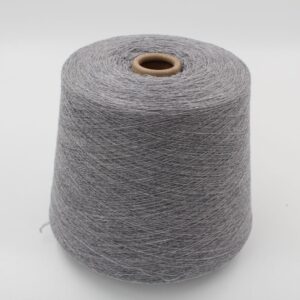 2/28 70% merino extrafine 30% cashmere colore grigio chiaro rocca 530 gr