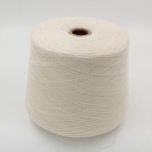 Filato Nm. 2/28 70% merino extrafine 30% cashmere colore bianco naturale rocca 560 gr