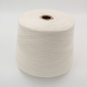 Filato da macchina 2/30 70% merino extrafine 30% cashmere colore bianco rocca 570 gr