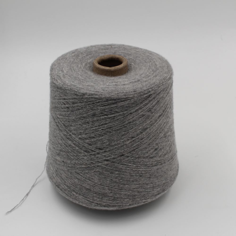 Filato merinos 45% cashmere 45% poliammide 10% nm. 11800 colore grigio medio rocche 540gr