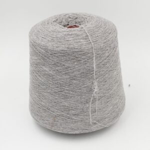 Filato Nm. 2/28 70% merino extrafine 30% cashmere colore grigio chiaro rocca 520gr