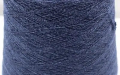 How is the thickness (count) determined in yarns