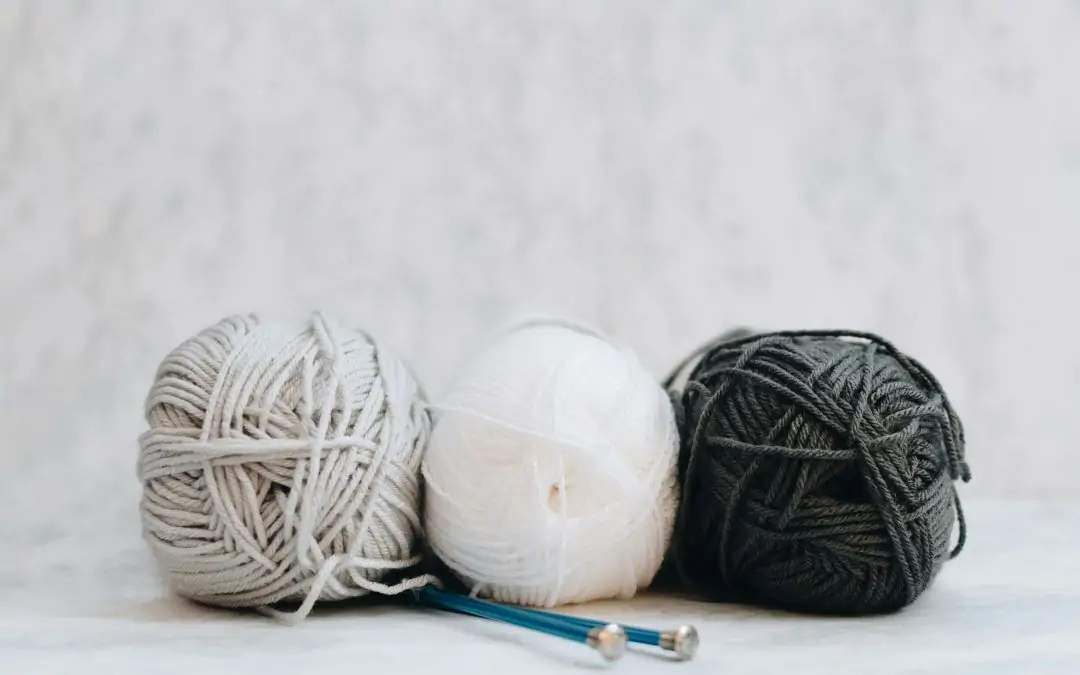 Come si lavora la maglia diritta con i ferri circolari (2). Tecnica Continentale.