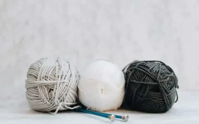 Come si lavora la maglia diritta con i ferri circolari (2). Tecnica Continentale.