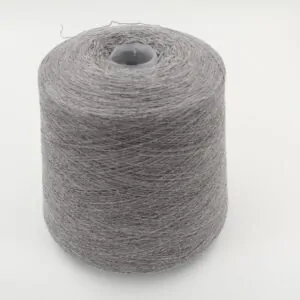2/28 70% merino extrafine 30% cashmere colore grigio chiaro rocca 490 gr