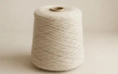 Filato Cardato: Caratteristiche, Vantaggi e Perché Sceglierlo per la Maglieria Artigianale