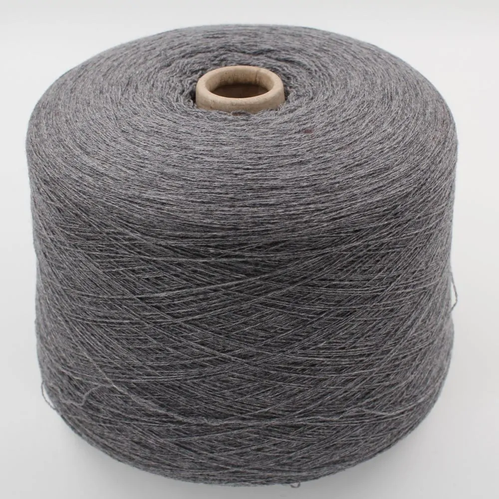 Filato 2/28 100% Cashmere per macchina 12 grigio chiaro colore rocche 640 gr