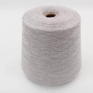 Filato da macchina 2/30 70% merino extrafine 30% cashmere colore grigio chiaro rocca 510 gr