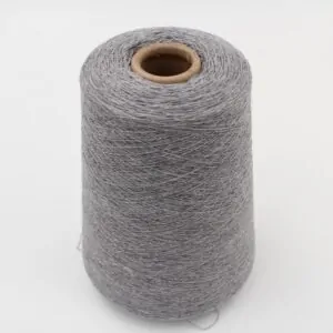 Filato da macchina 2/30 70% merino extrafine 30% cashmere colore grigio chiaro rocca 380 gr