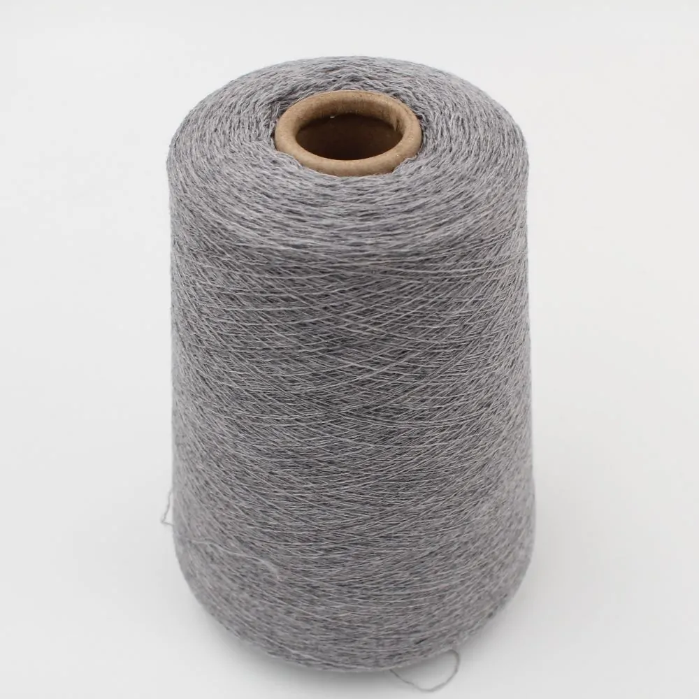 Filato da macchina 2/30 70% merino extrafine 30% cashmere colore grigio chiaro rocca 380 gr