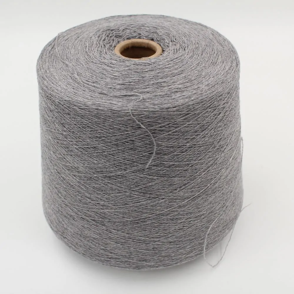 Filato da macchina 2/30 70% merino extrafine 30% cashmere colore grigio chiaro rocca 590 gr