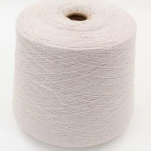 Filato da macchina 2/30 70% merino extrafine 30% cashmere colore beige chiaro rocca 550 gr