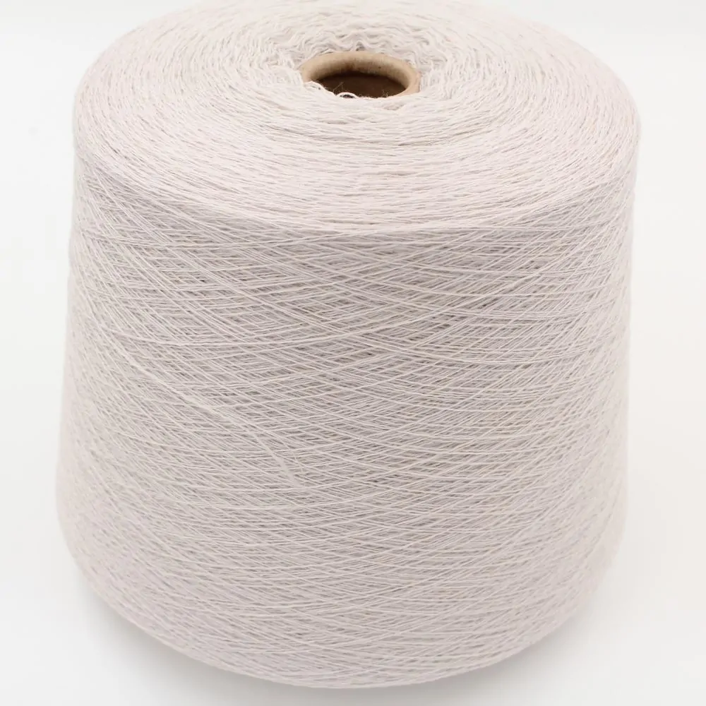 Filato da macchina 2/30 70% merino extrafine 30% cashmere colore beige chiaro rocca 550 gr