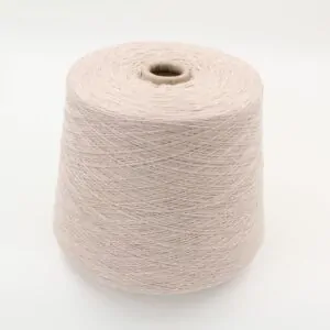 2/28 70% merino extrafine 30% cashmere colore crema rocca 540 gr