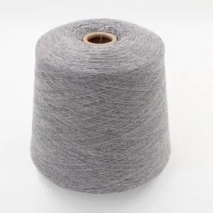 Filato da macchina 2/30 70% merino extrafine 30% cashmere colore grigio chiaro rocca 420 gr