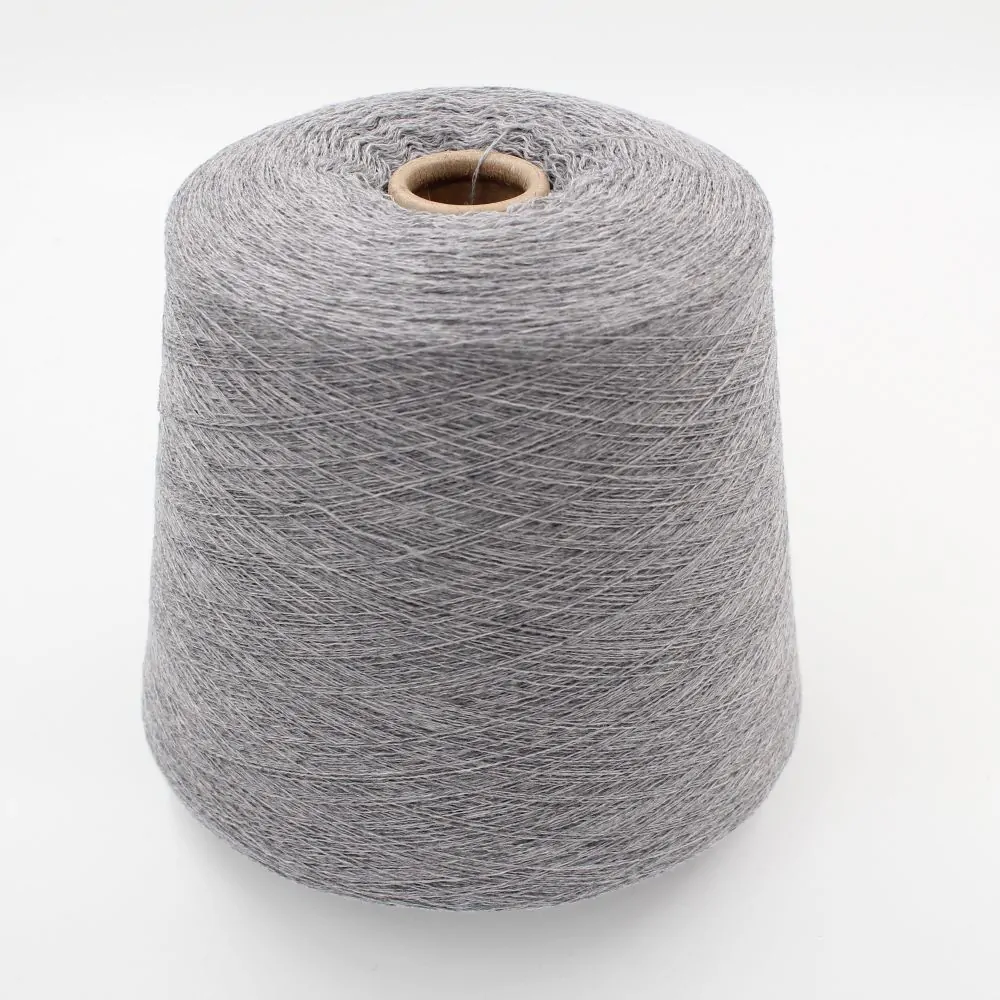 Filato da macchina 2/30 70% merino extrafine 30% cashmere colore grigio chiaro rocca 420 gr