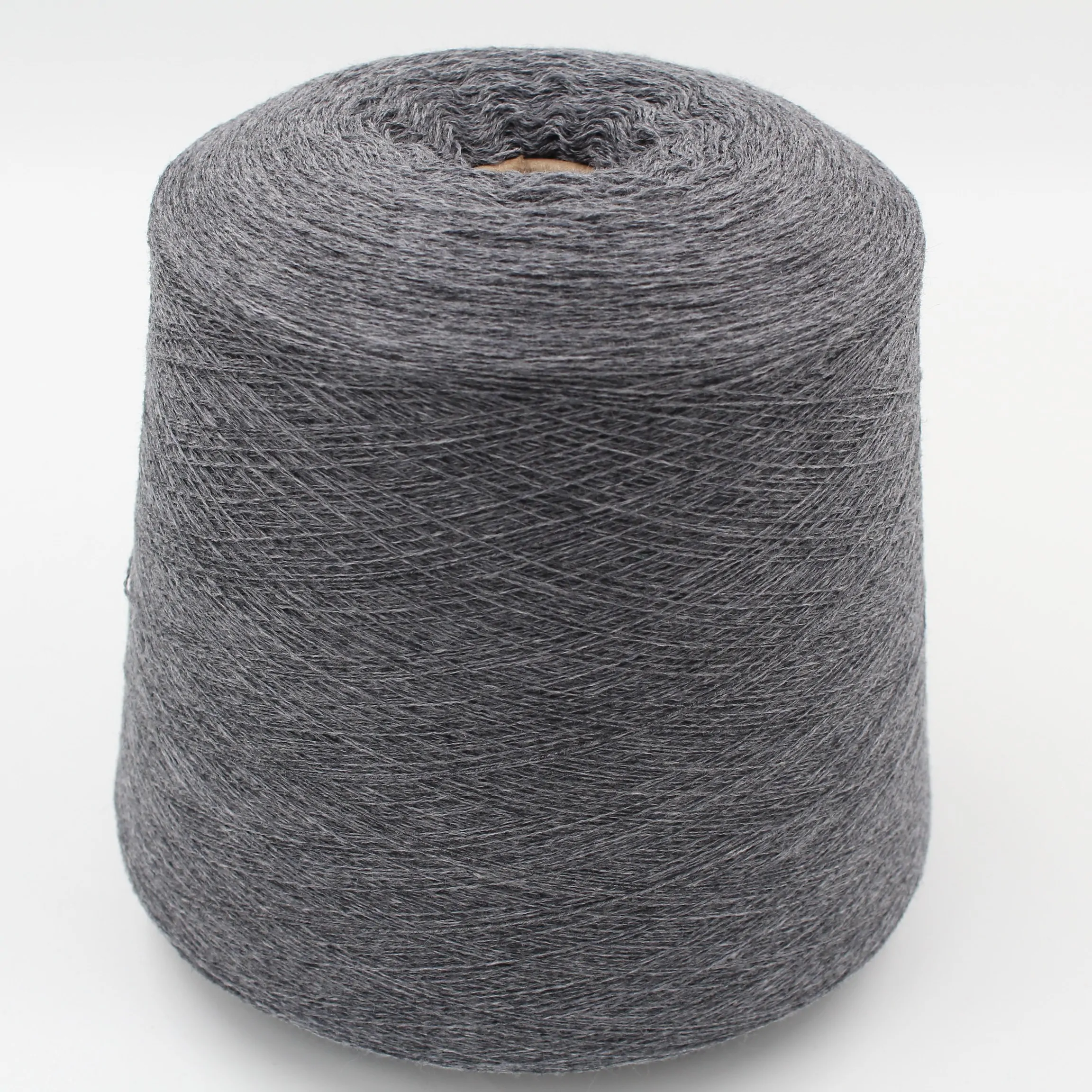 Filato da macchina 2/30 70% merino extrafine 30% cashmere colore grigio chiaro rocca 550 gr
