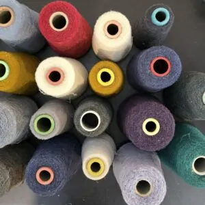 3 kg pack of Buclé yarn, 70% virgin wool, 30% polyamide, 14000 nm, various colors