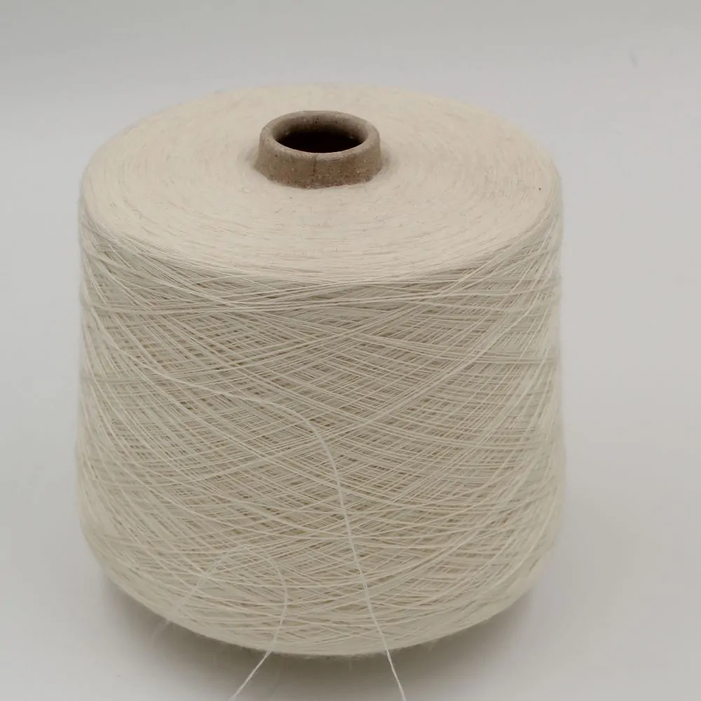 Nm. 2/28 70% merino extrafine 30% cashmere color cream cone 590 gr