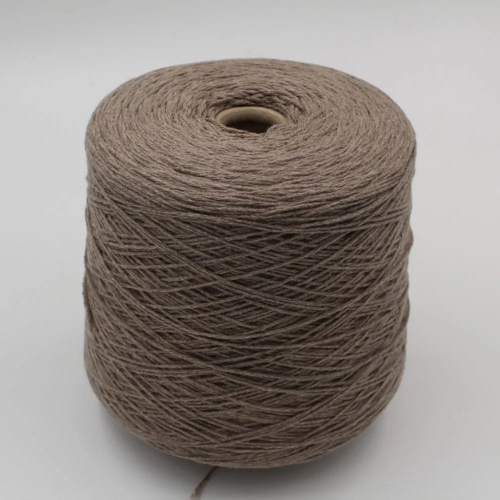 Filato cashmere 97% merinos 3% nm. 5/12 colore marrone scuro rocche 500gr