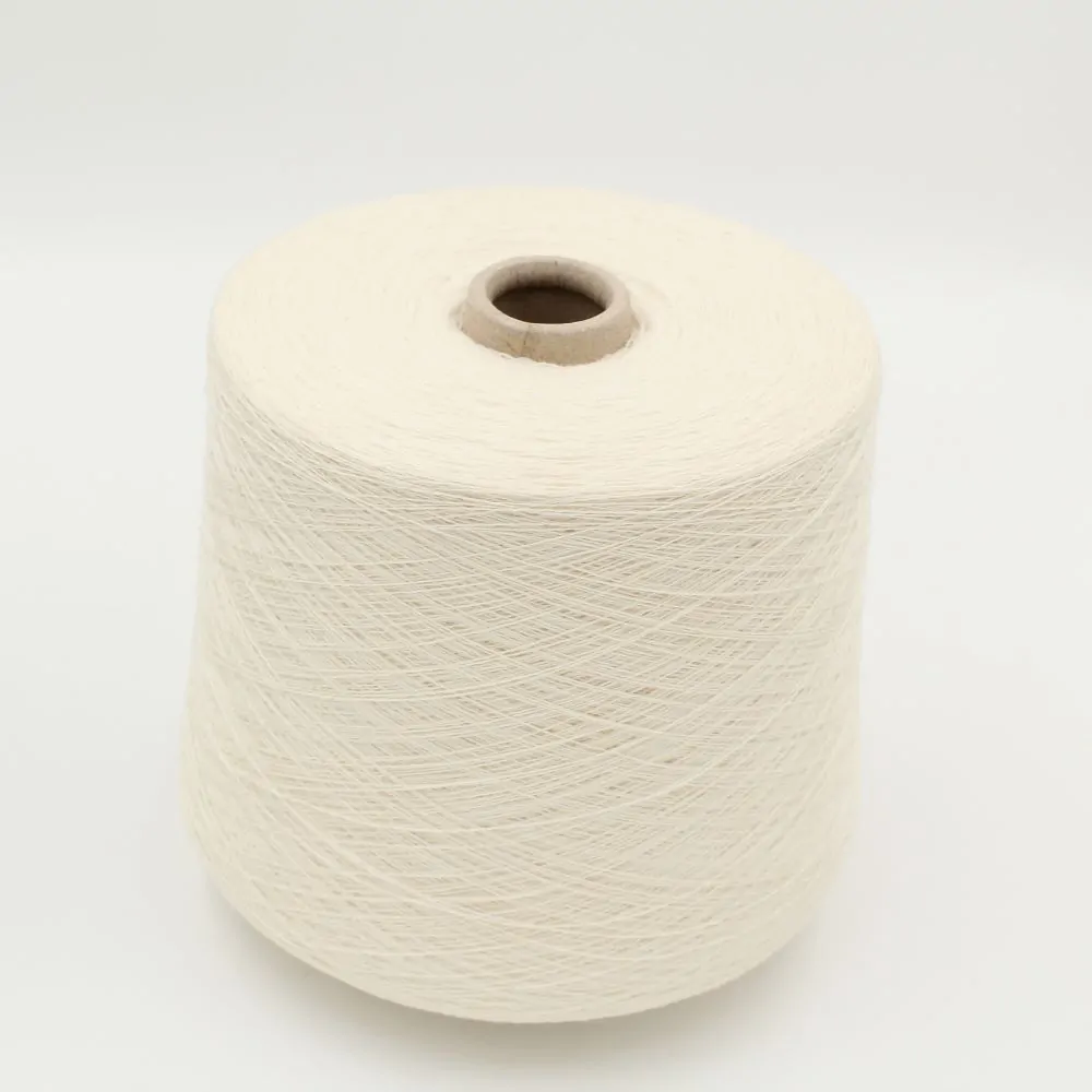 Filato da macchina 2/30 70% merino extrafine 30% cashmere colore bianco naturale rocca 550 gr
