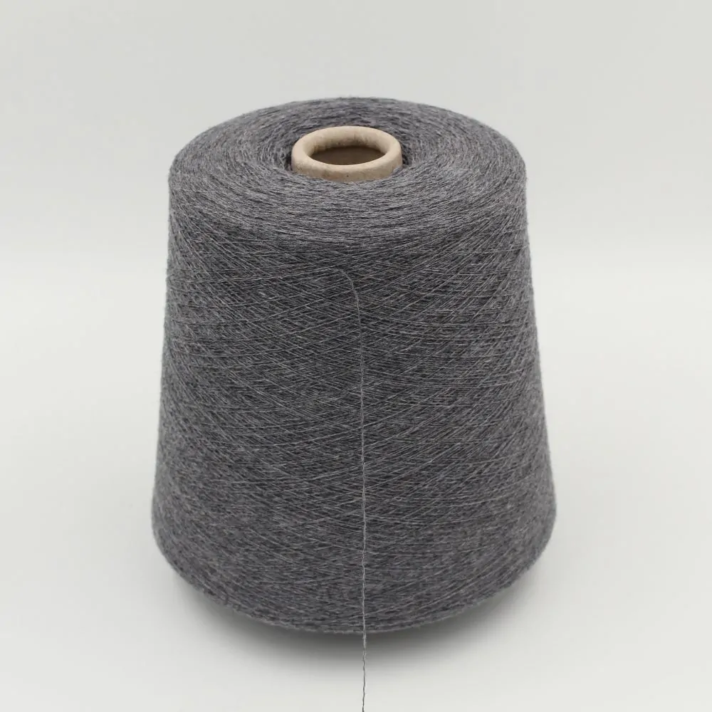 Filato da macchina 2/30 70% merino extrafine 30% cashmere colore grigio medio rocca 760 gr