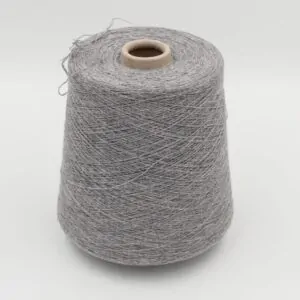 Filato da macchina 2/30 70% merino extrafine 30% cashmere colore grigio chiaro rocca 650 gr