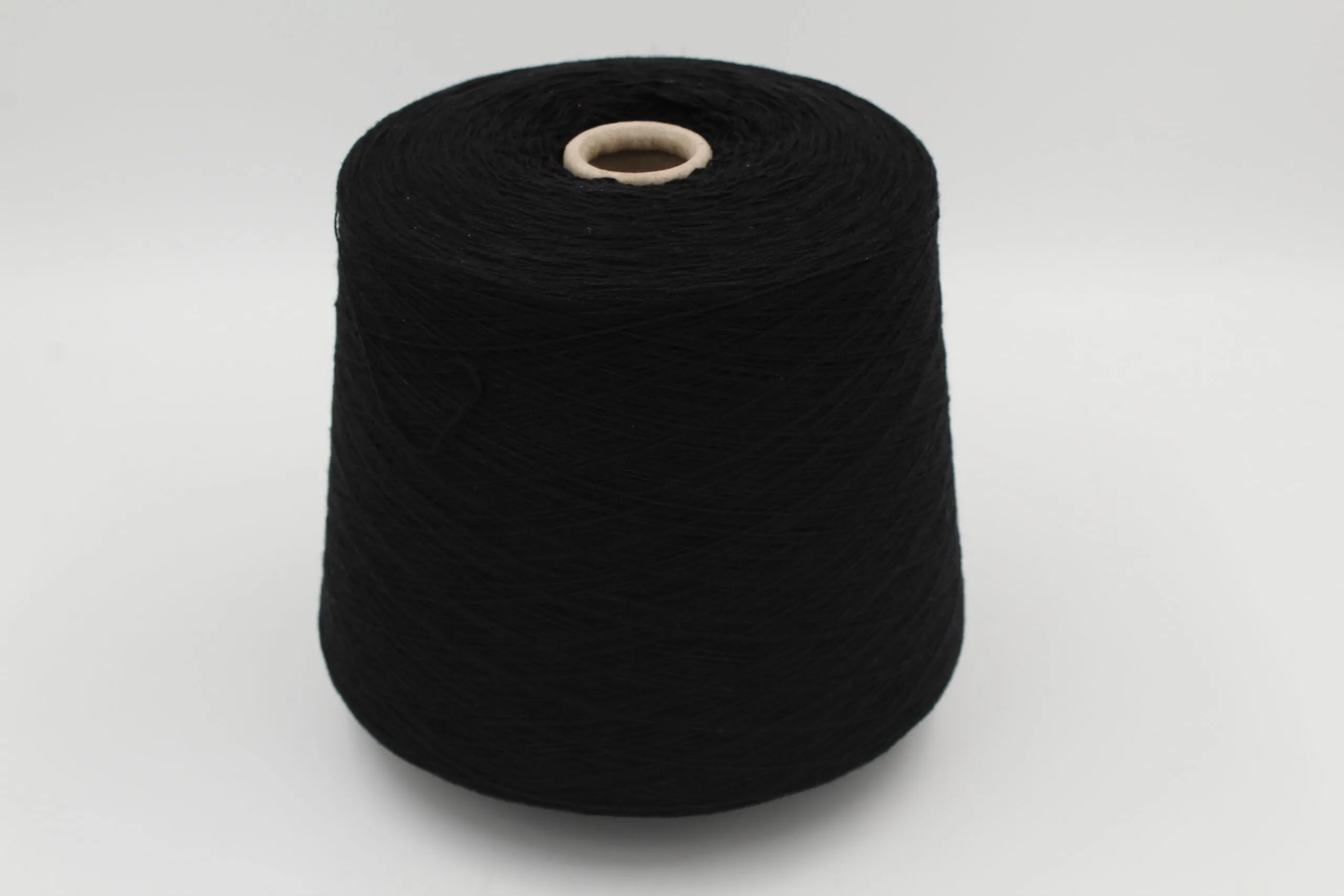 Nm. 2/28 70% merino extrafine 30% cashmere color black cone 560 gr